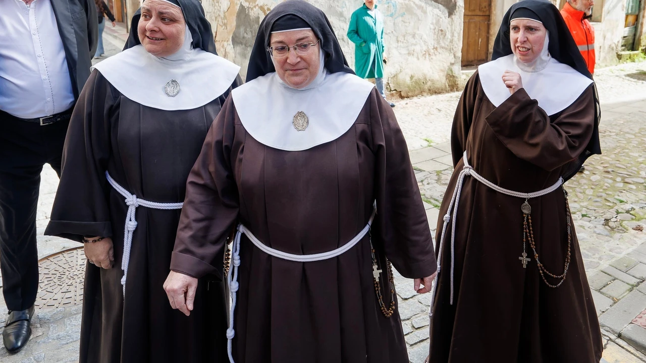 Cruce de burofaxes entre Arzobispado y exmonjas de Belorado por los coches del convento