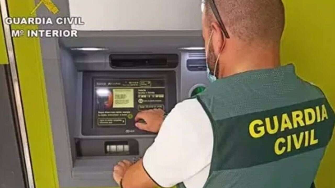 La Guardia Civil emite un comunicado sobre retirar dinero en efectivo de los cajeros: 