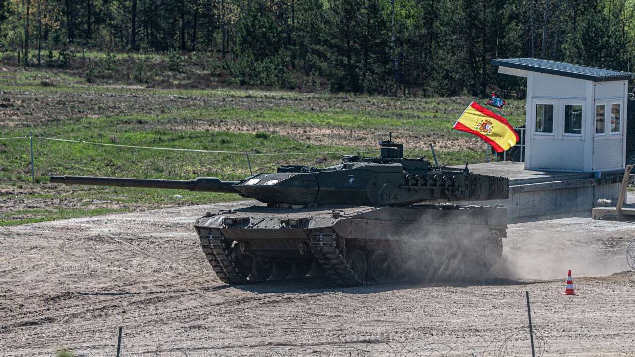 ¿Se está quedando obsoleto el Leopard 2E, el principal carro de combate español? Así son las versiones más modernos y los planes de futuro