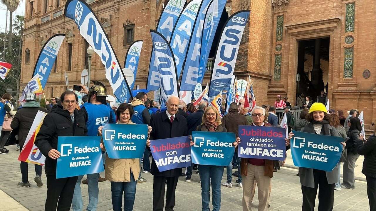 Cientos de funcionarios salen a la calle a defender Muface: 