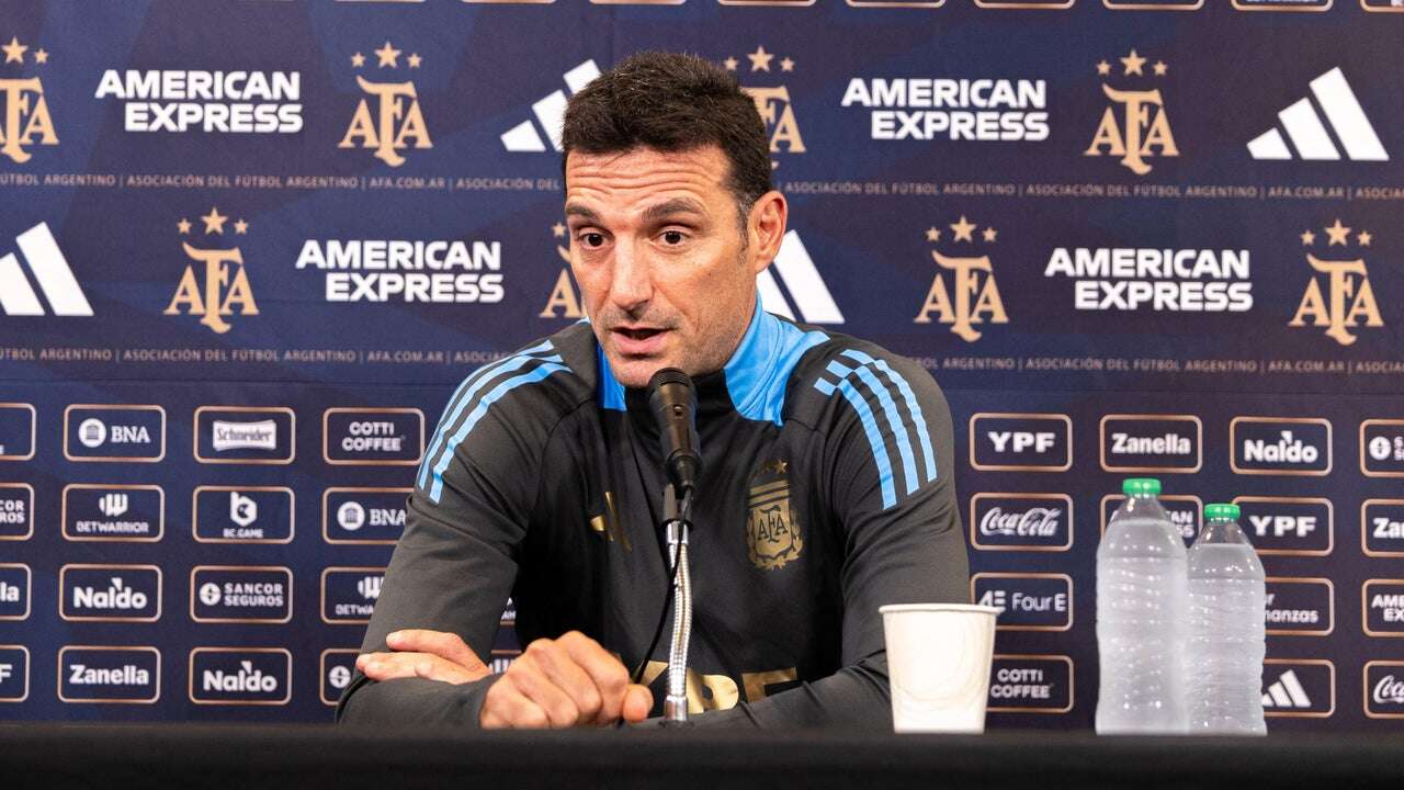 Scaloni inconforme con la sanción del Dibu: “No nos podemos permitir eso”