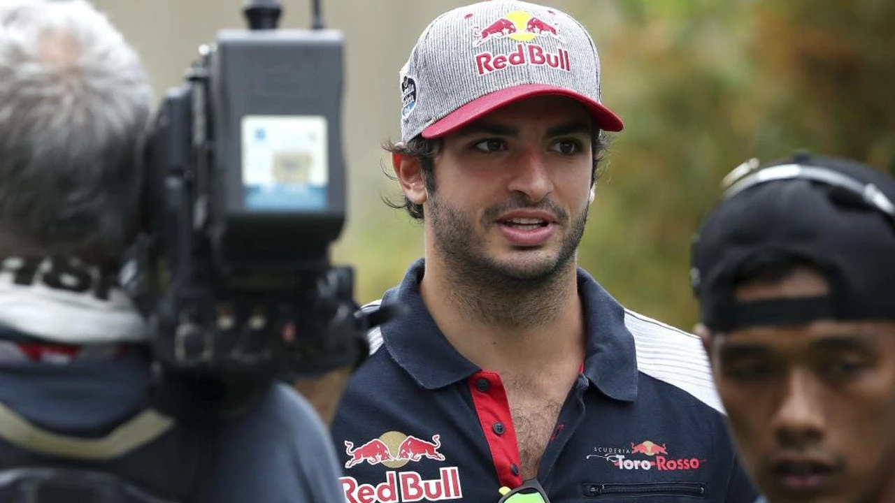 La prensa británica afirma que Red Bull tenía que haber fichado a Sainz