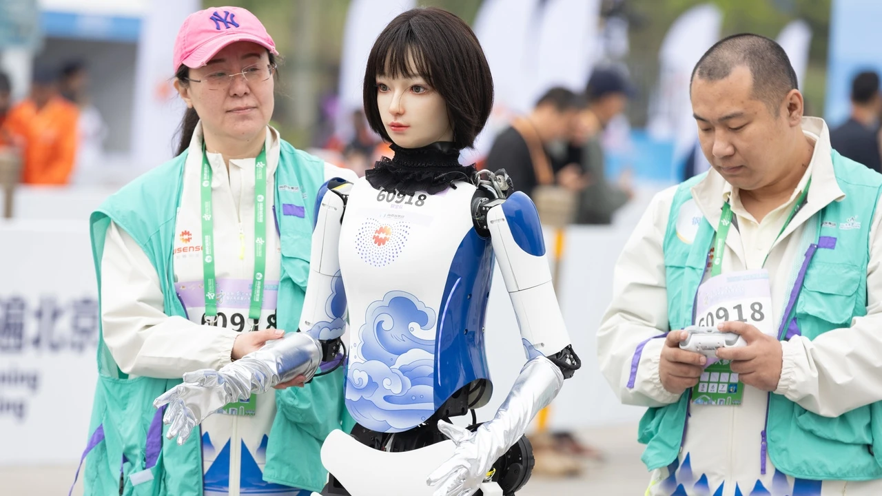 21 kilómetros después, el robot chino Tiangong demuestra que correr ya no es solo humano
