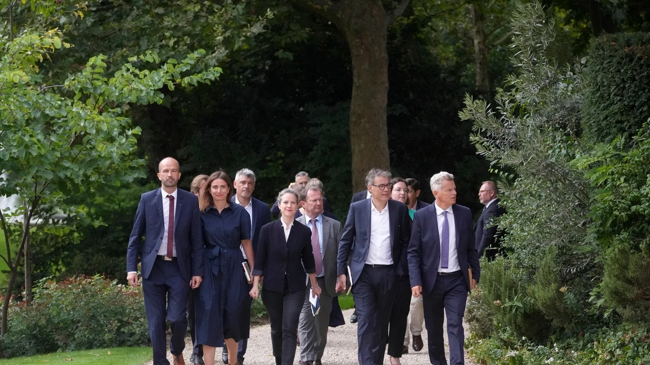 Macron inicia los contactos con los partidos francese para nombrar a un nuevo primer ministro