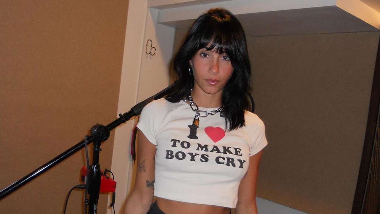 Aitana nos comparte sus look en Los Ángeles y nos deja una pista sobre su ruptura con Sebastián Yatra con esta camiseta