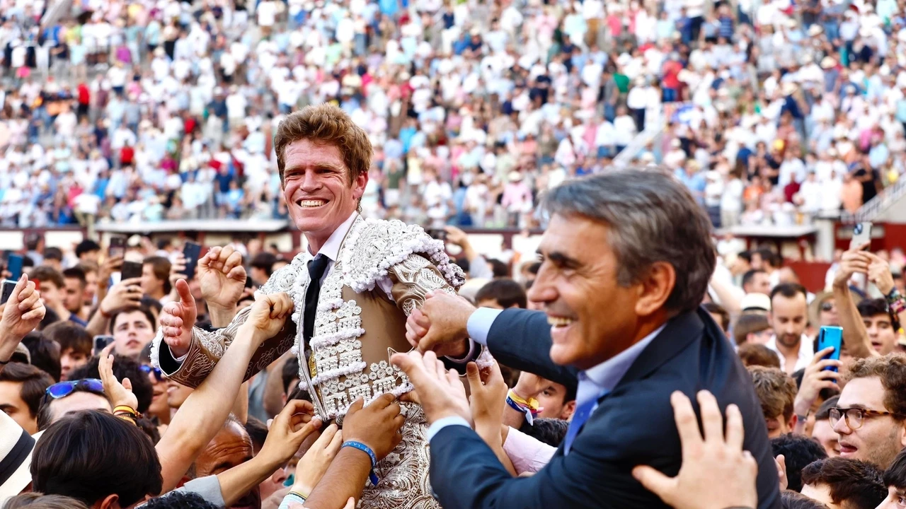 Borja Jiménez celebra por la inmensa Puerta Grande de Las Ventas los 60 explosivos de Victorino