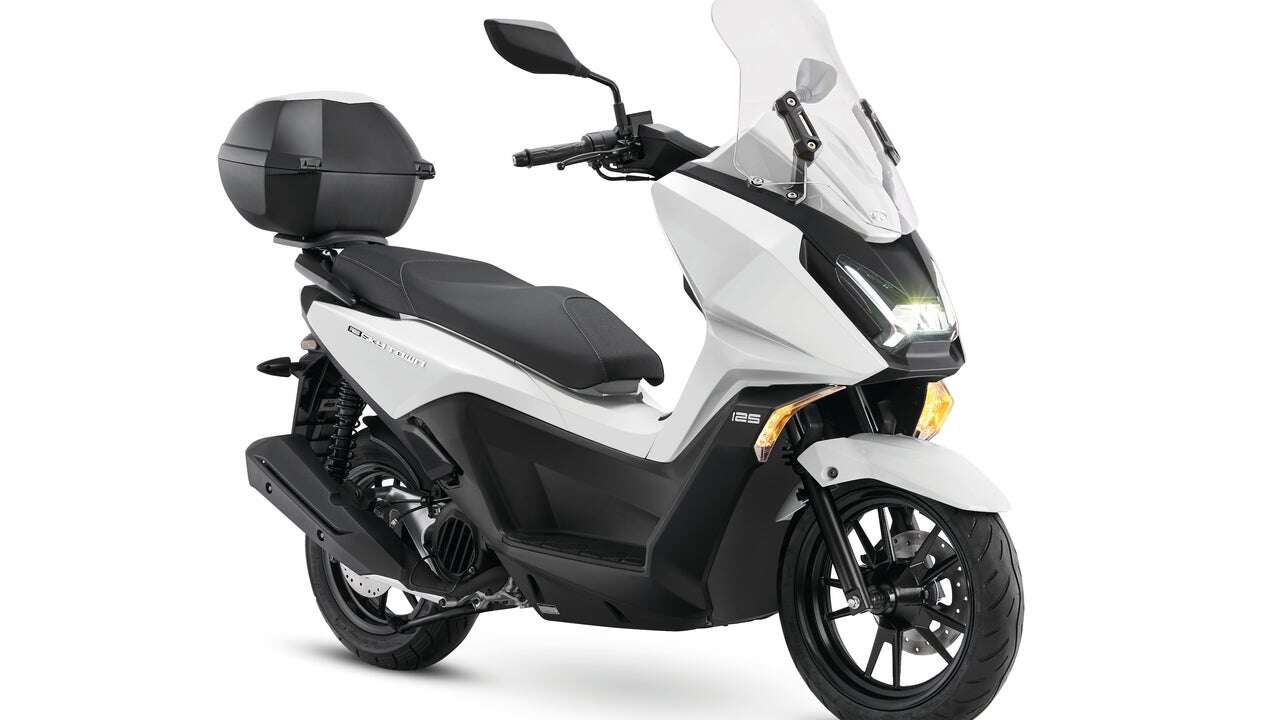 Kymco Sky Town 125 ABS: un scooter atractivo, ágil y muy asequible