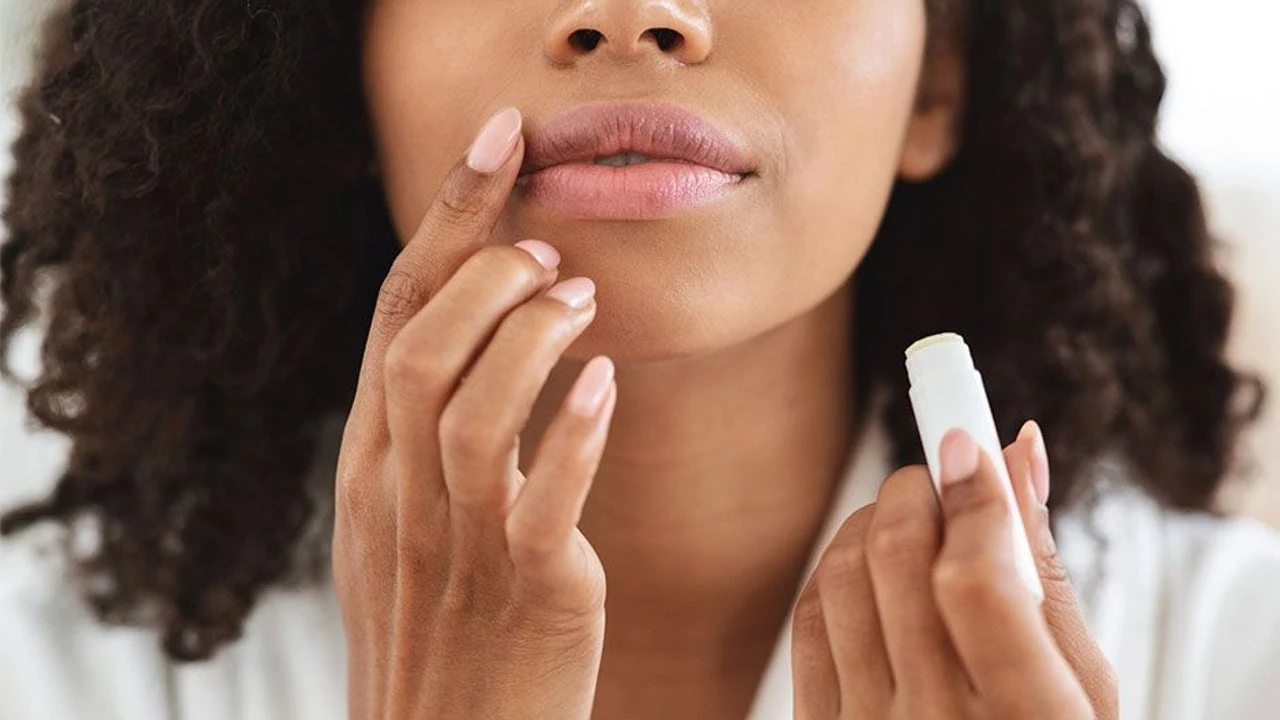 5 mejores bálsamos labiales con protección solar