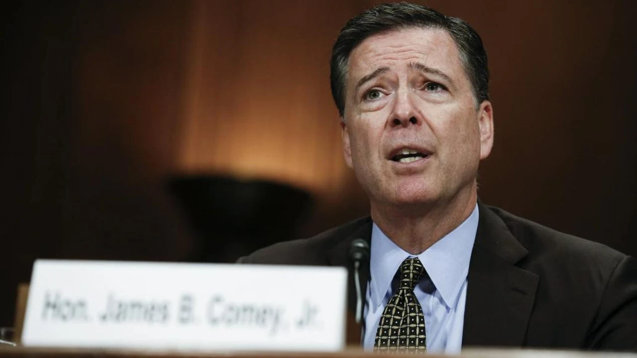 Investigado el ex director del FBI por amenaza a Trump al difundir la cifra 