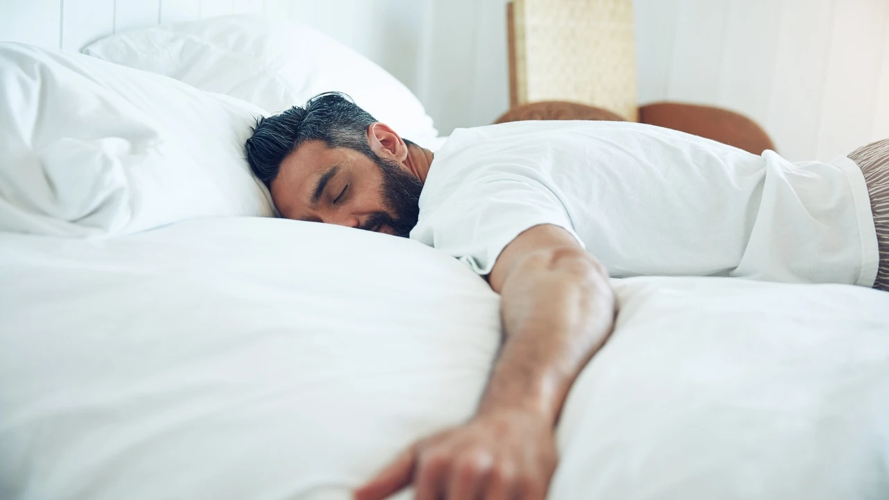 Las personas que se mueven mucho al dormir pueden tener este problema psicológico, según los expertos