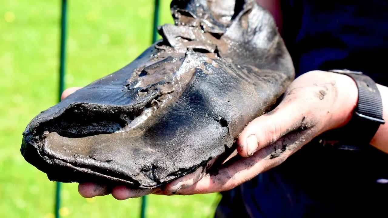 Encuentran unos zapatos gigantes del siglo I d.C. cerca del Muro de Adriano que intrigan a los expertos