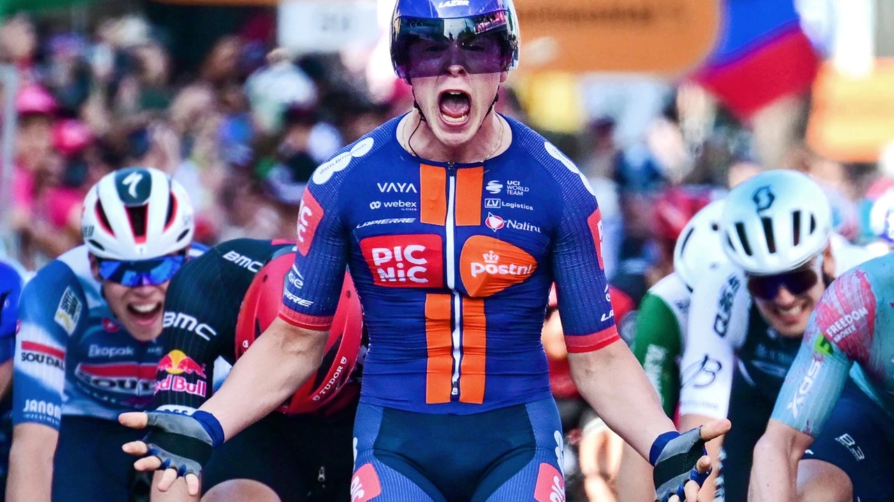 Van Uden se presenta y Roglic araña dos segundos