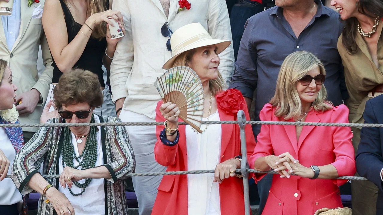 Dúo de estilo en Las Ventas: la Infanta Elena y Victoria Federica brillan con looks opuestos en la Corrida de la Prensa