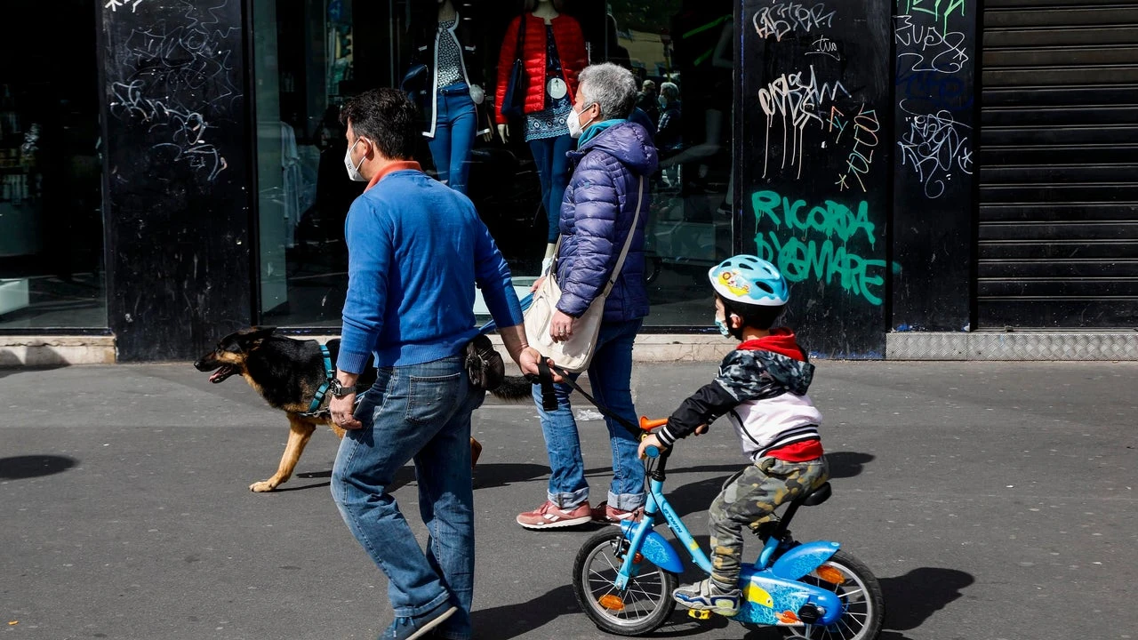 Conmoción en Italia tras el ataque de una pandilla con un perro a dos hermanos adolescentes: les robaron hasta dejarles en calzoncillos