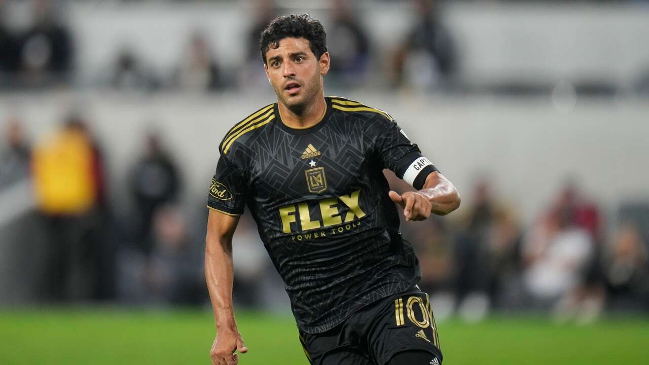 Carlos Vela vuelve al fútbol un año después