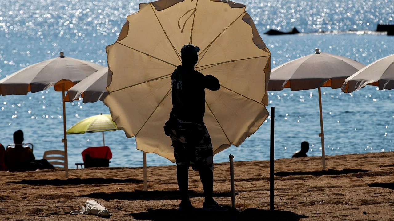 Ni pintura ni barniz: el producto que debes rociar a tu hamaca de la playa para que no se oxide