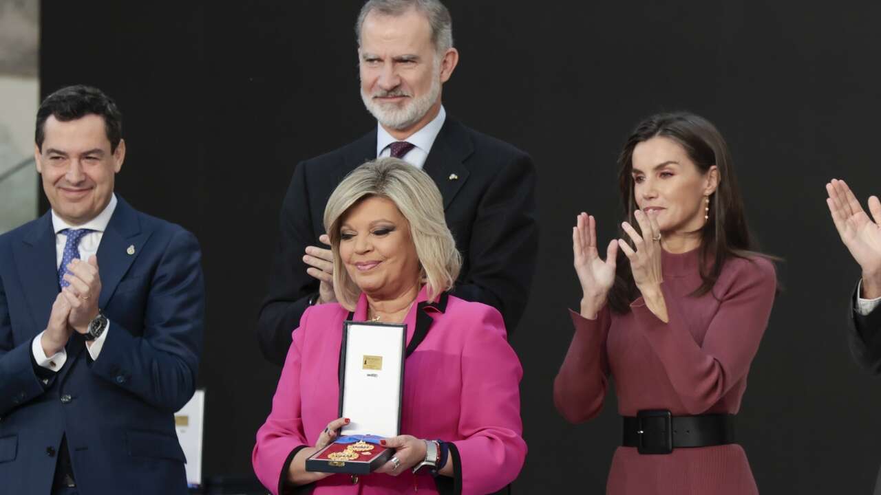 El gesto de Terelu Campos al recoger la Medalla de Oro al Mérito en las Bellas Artes otorgada a María Teresa Campos