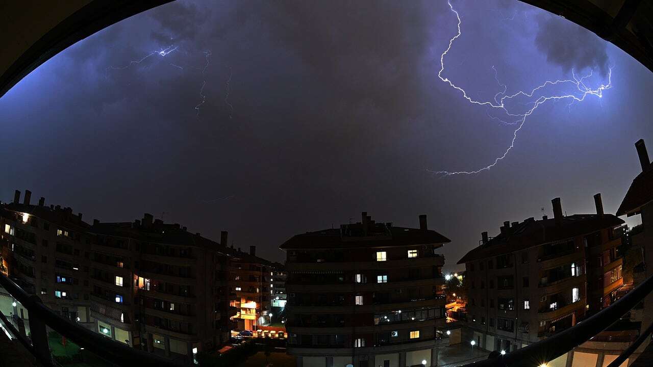 La AEMET pone este martes en alerta a nueve comunidades por lo que viene con la borrasca fría