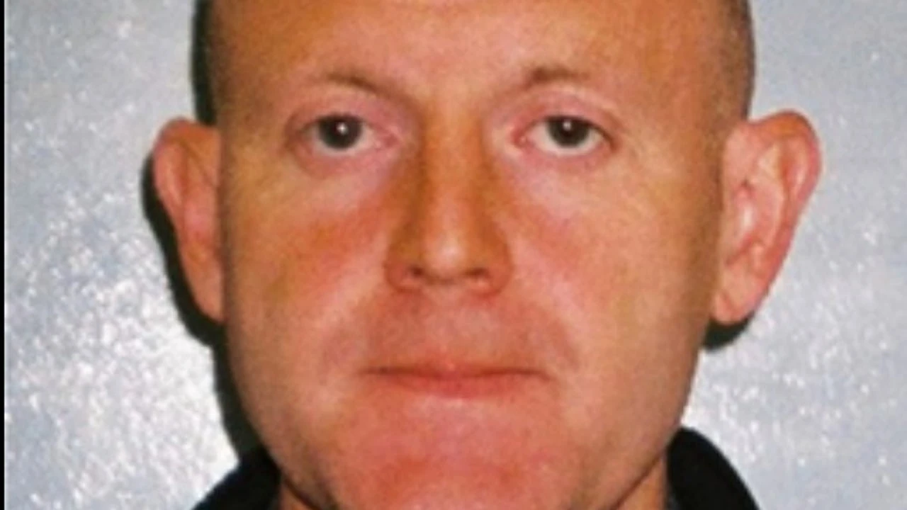 Horror en la Premier. un ex árbitro, encarcelado por llevar a un joven a su apartamento, encerrarlo y violarlo durante horas