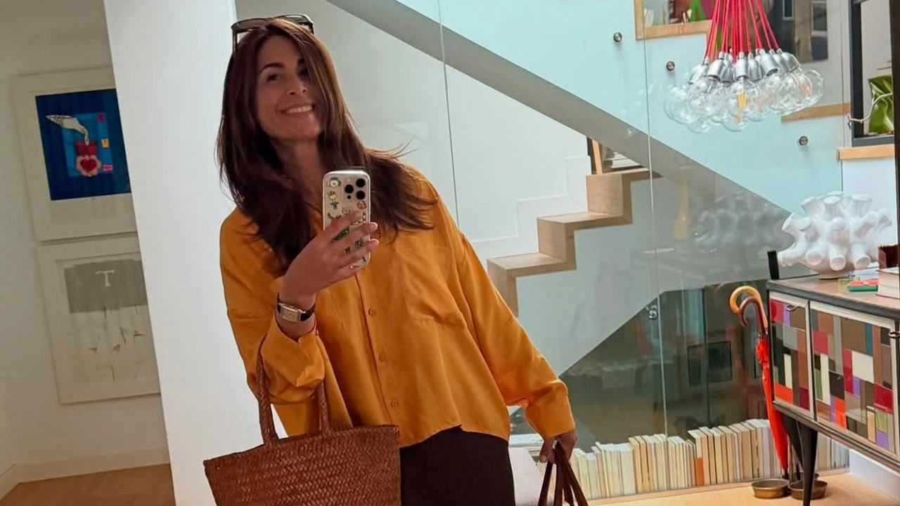 Nuria Roca tiene las sandalias joya más especiales del verano (y sabemos de dónde son)