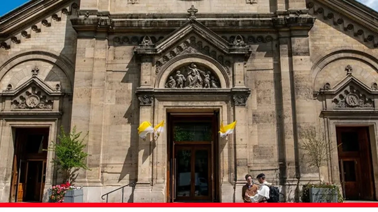 Investigan dos incendios consecutivos en la iglesia Notre Dame de Paris