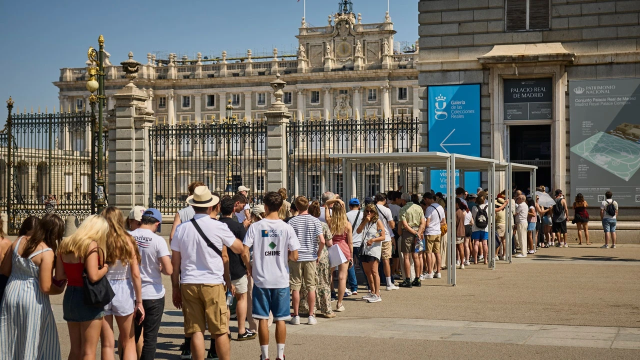Turismo sin frenos: ¿bonanza o dependencia?
