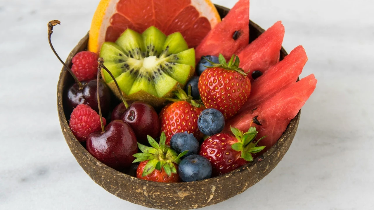La fruta que deberías comer si quieres una piel firme y joven (y casi nadie lo sabe)