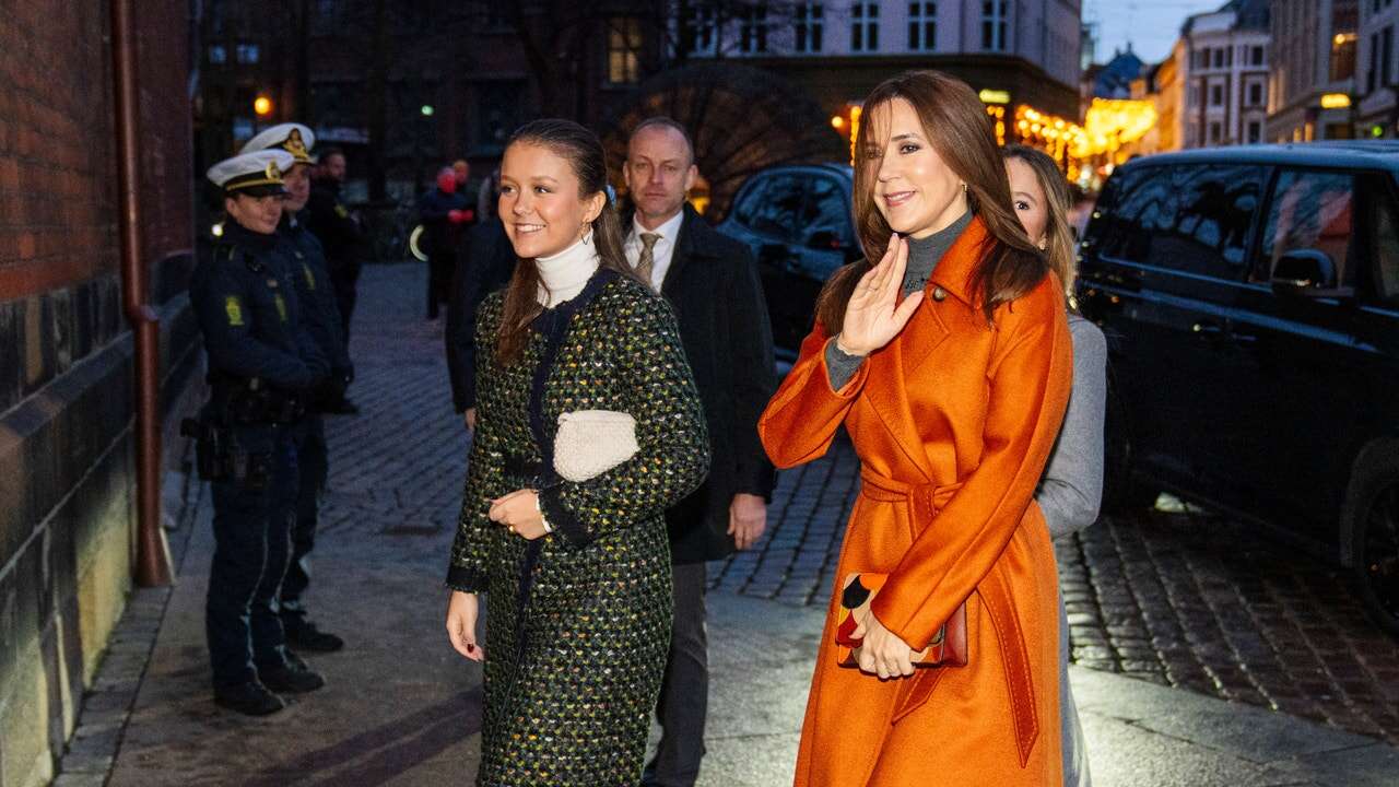 Mary de Dinamarca repite abrigo vitamina de Max Mara que también se compraría Letizia