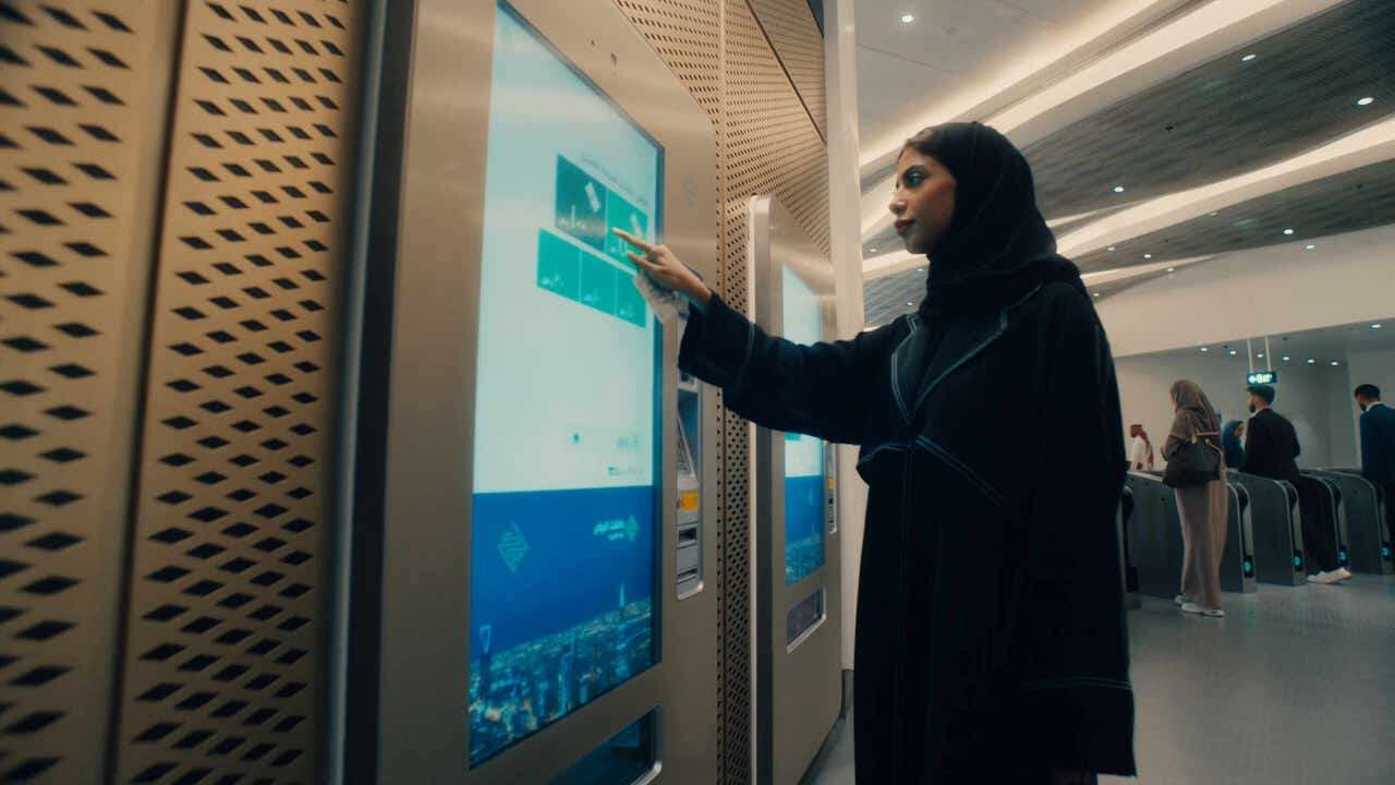 La tecnología de ticketing más avanzada de Indra llega al Metro de Riad gracias a la venta automática de billetes