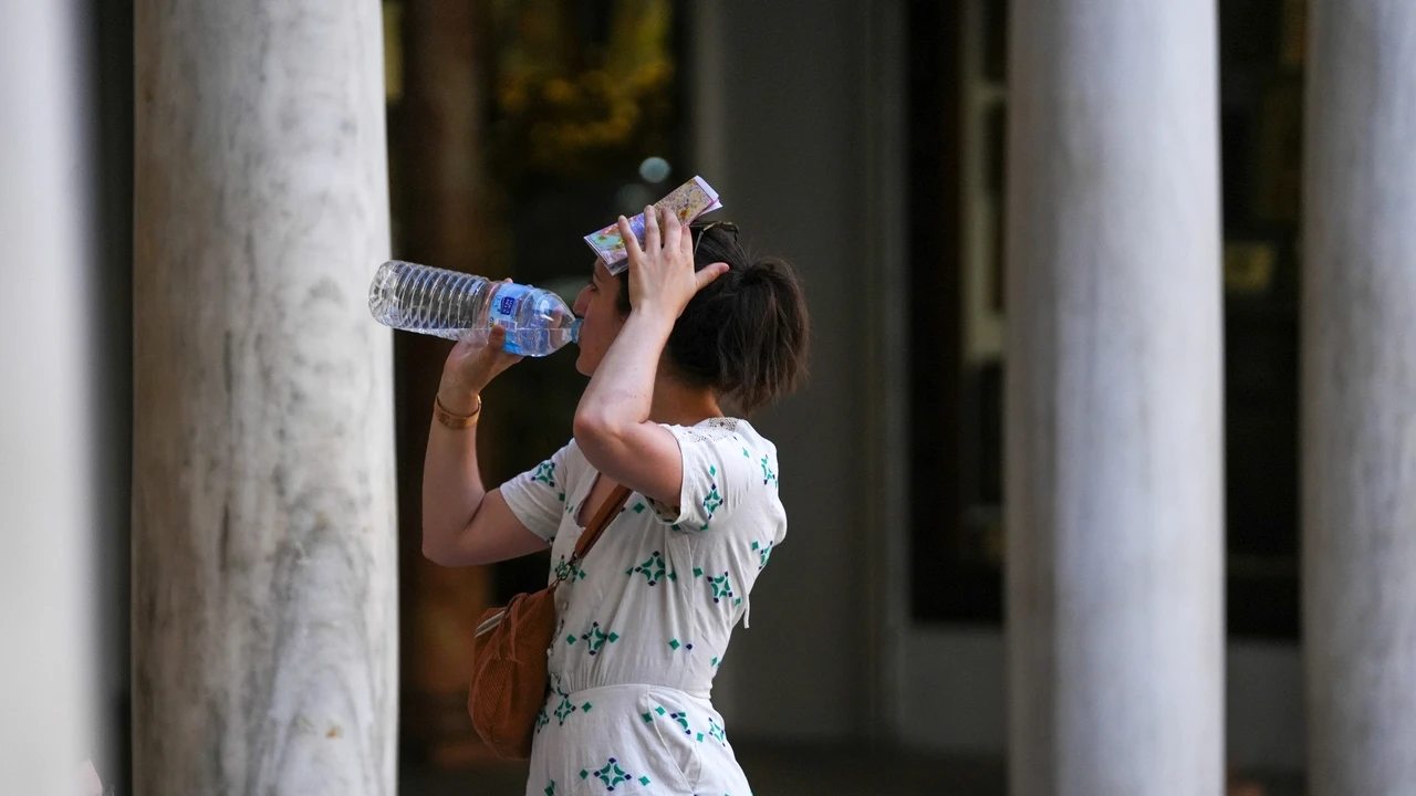 La AEMET pone en alerta por calor extremo y tormentas a más de la mitad de España: la temperatura media superará los 30º C