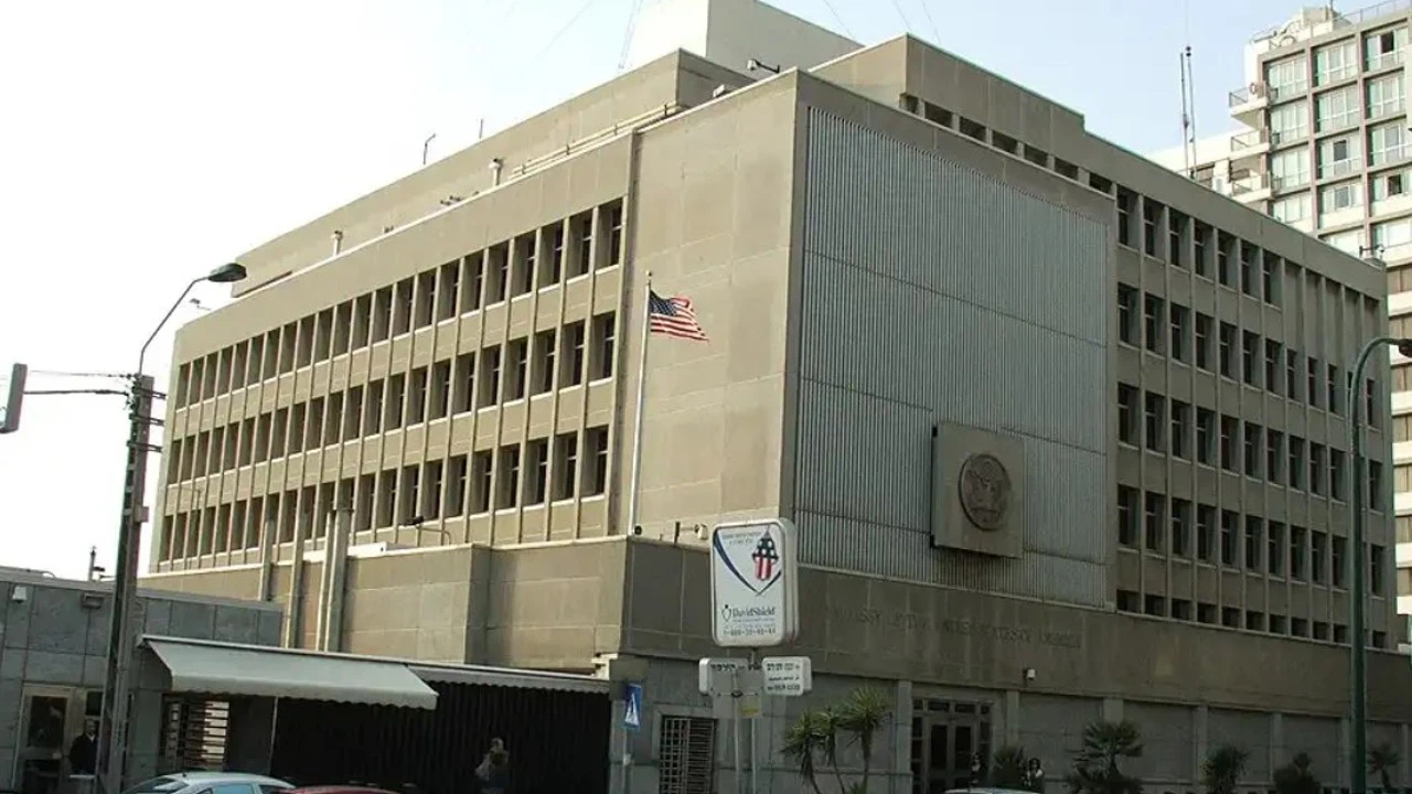 Norteamericano intenta destruir su embajada en Tel Aviv