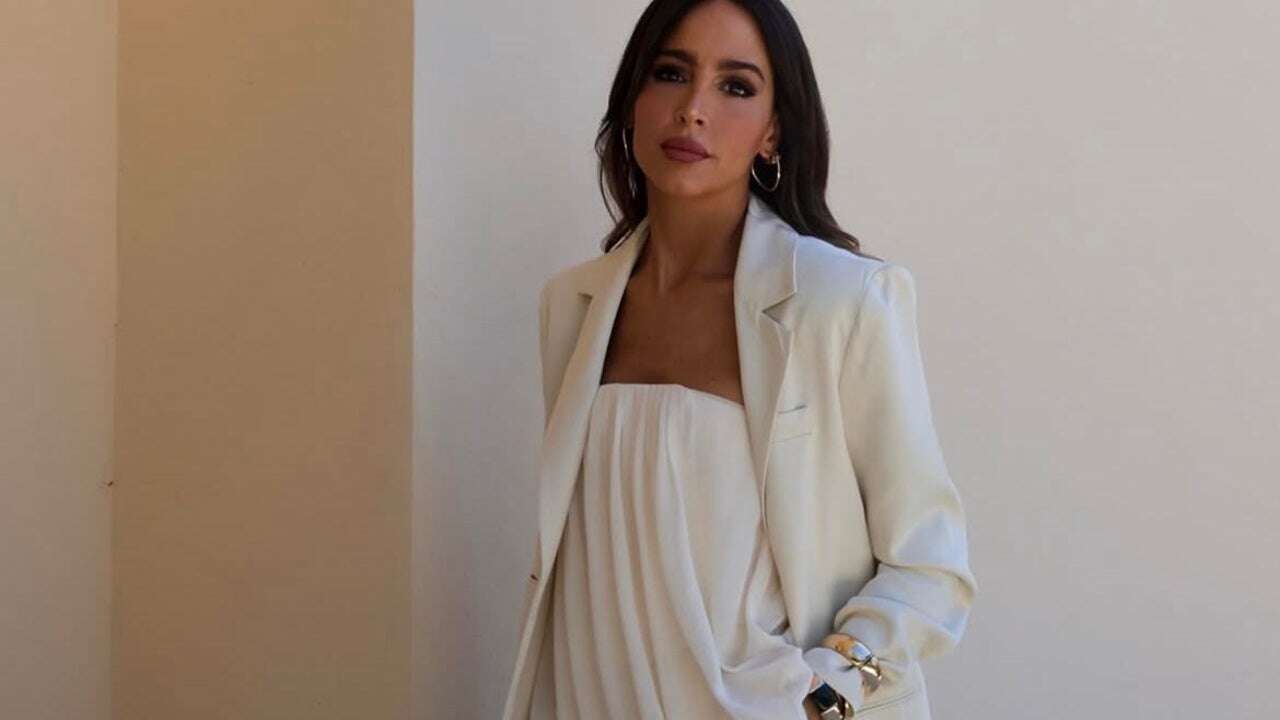 Quedan 24 días para primavera y nosotras ya necesitamos copiarle este look de Zara de invitada perfecta a Rocío Osorno