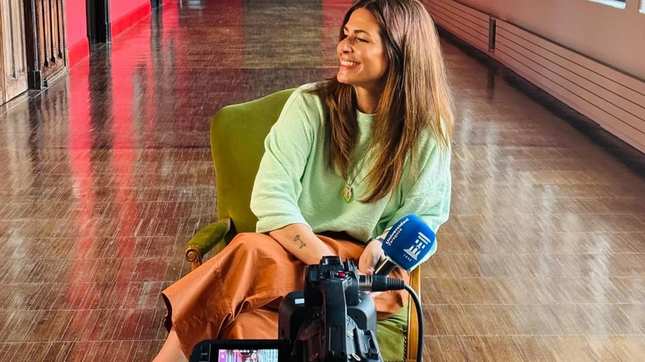 Nuria Roca tiene las sandalias planas más bonitas y cómodas del verano (y son de marca española)