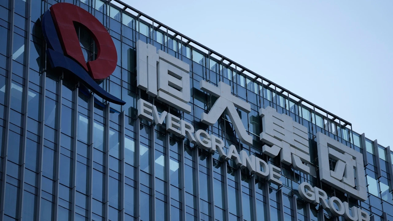 La exclusión de Evergrande de la Bolsa de Hong Kong sentencia el colapso del frenesí inmobiliario chino