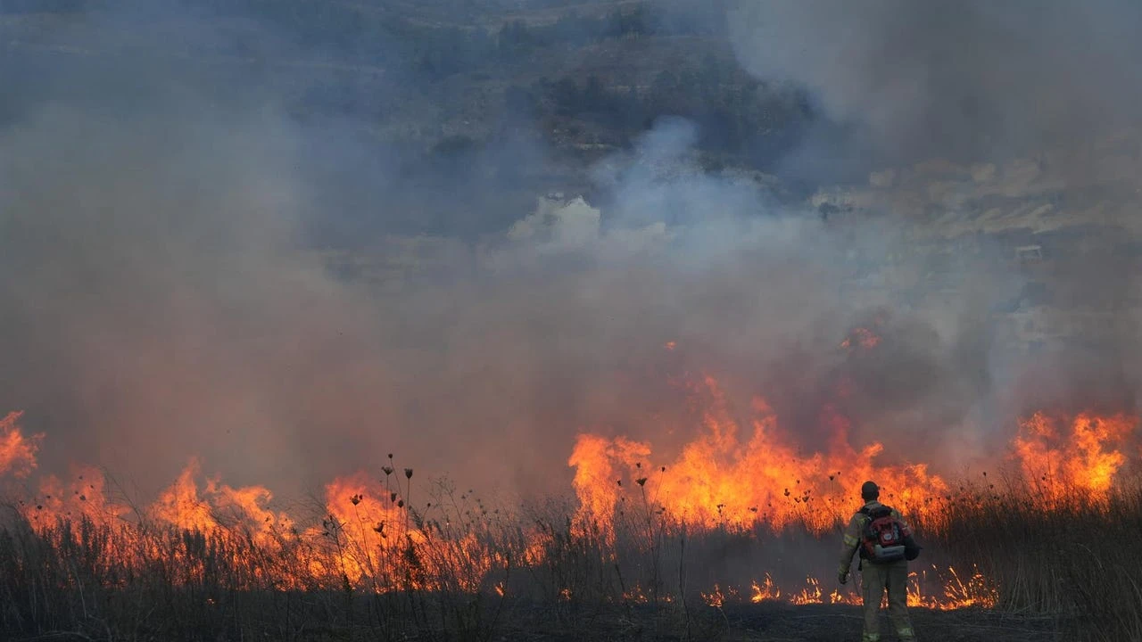 Israel moviliza al Ejército y ordena evacuaciones ante masivos incendios forestales