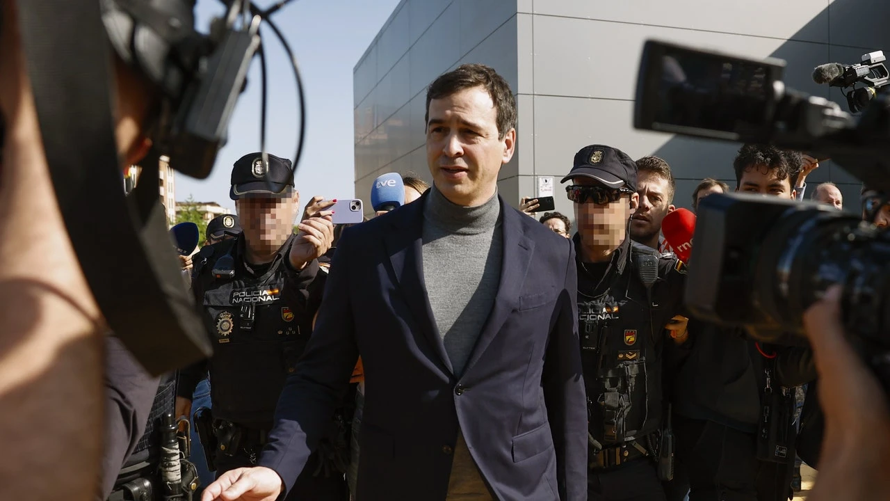 Del banquillo al archivo: los imputados en el caso del hermano de Sánchez buscan salvarse con la estrategia del aforamiento