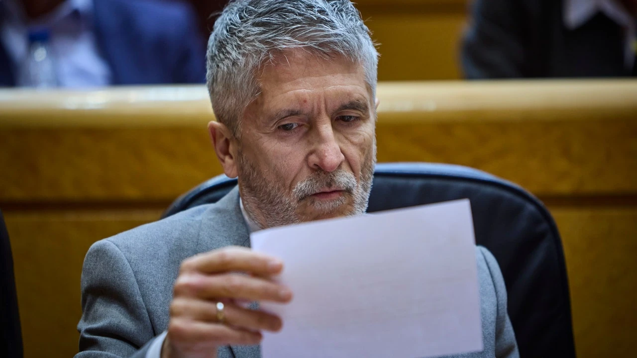 Marlaska vende su falsa equiparación y miente (una vez más) a policías nacionales y guardias civiles