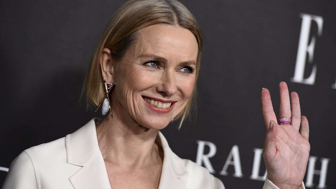 Naomi Watts habla sin tapujos sobre la menopausia muy precoz que sufre desde hace años