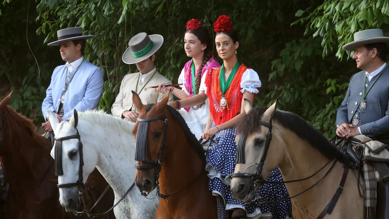 Victoria Federica, Tana Rivera y Lourdes Montes marcan estilo con sus looks más clásicos en el tercer día de camino a El Rocío