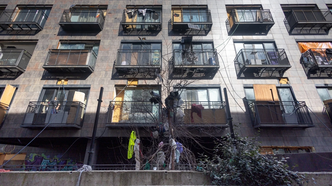 Compra una vivienda con una okupa dentro y consigue que se marche gracias a este acuerdo: “Sería razonable y justo”
