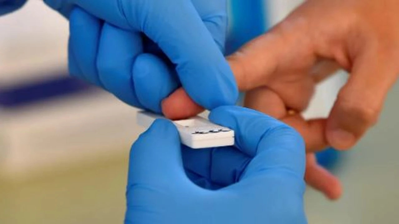 Sanidad ordena la retirada de un test rápido de covid y gripe no certificado