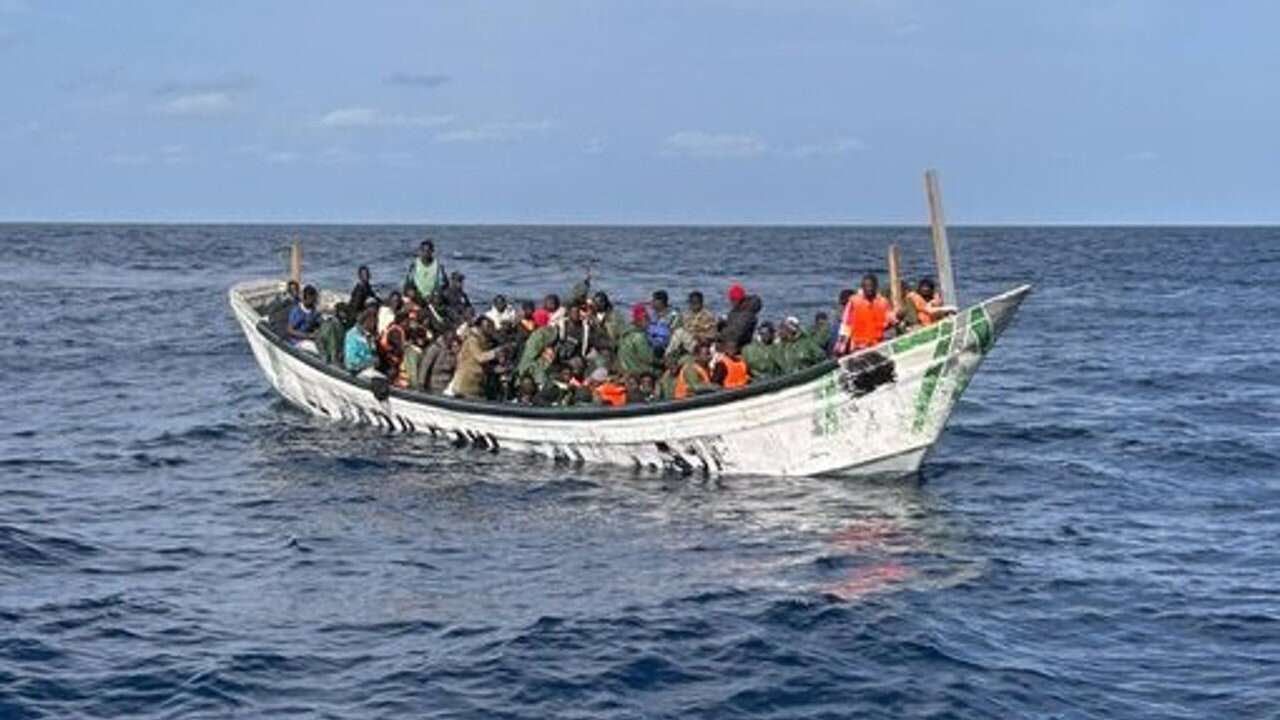 Nueva llegada de inmigrantes a El Hierro: dos cayucos con 120 personas