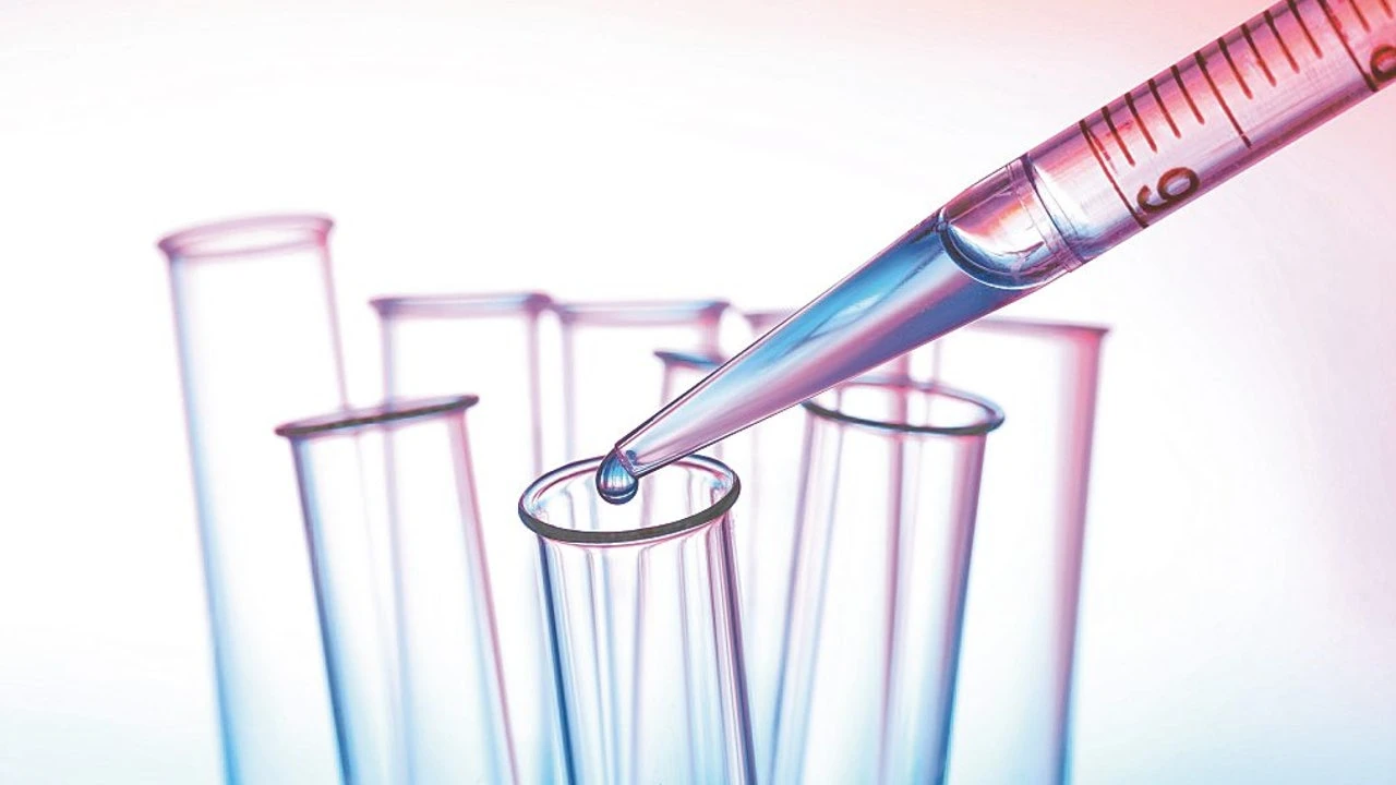 Un nuevo medicamento oral reduce el riesgo de muerte por cáncer de mama hormonal en un 56%