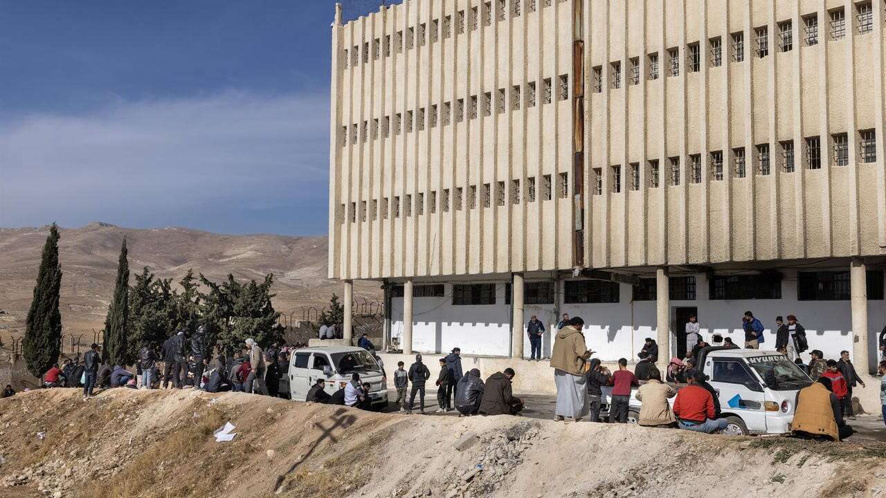 Se hace pasar por un prisionero en la cárcel de Sednaya, y resulta ser un agente de inteligencia del régimen de Al Asad