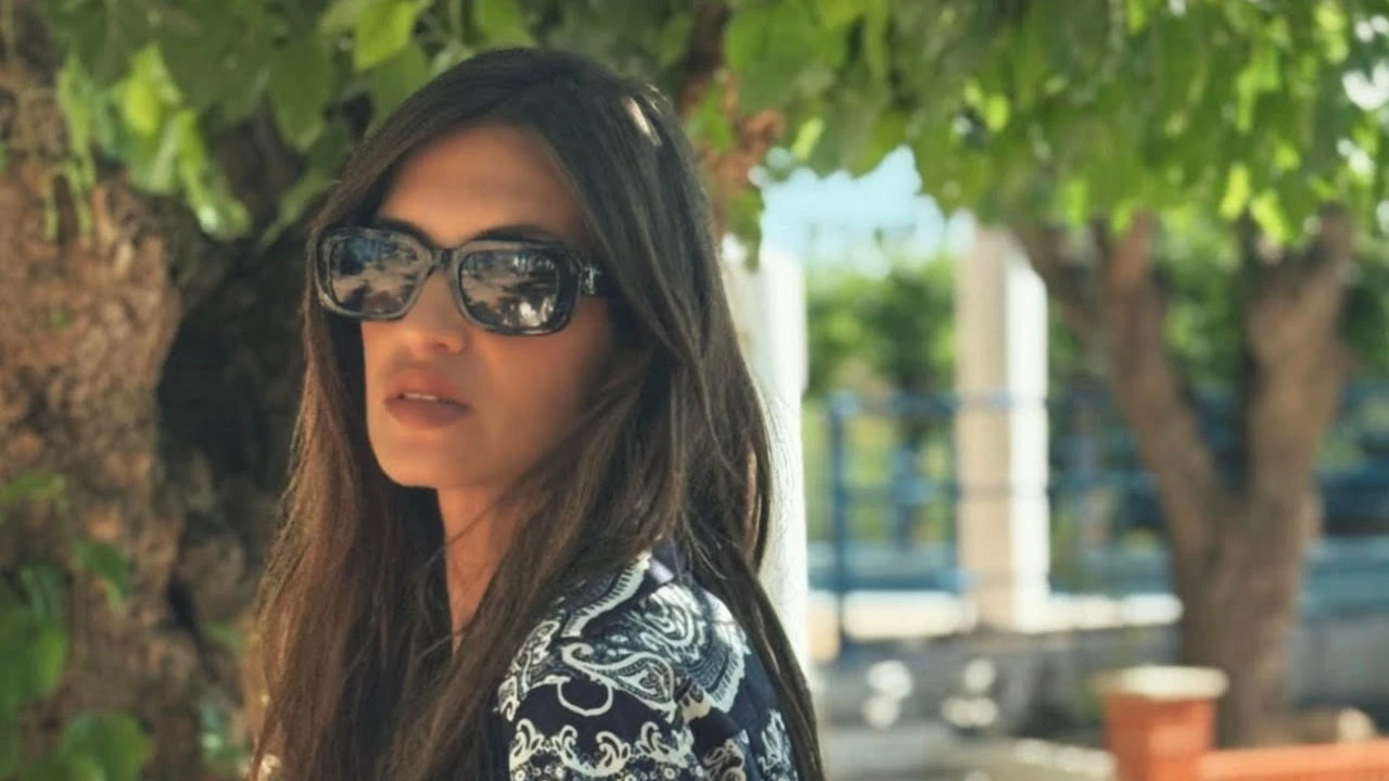Sara Carbonero ha caído totalmente rendida al estampado bandana y nos lo ha vuelto a demostrar con este conjunto de firma francesa