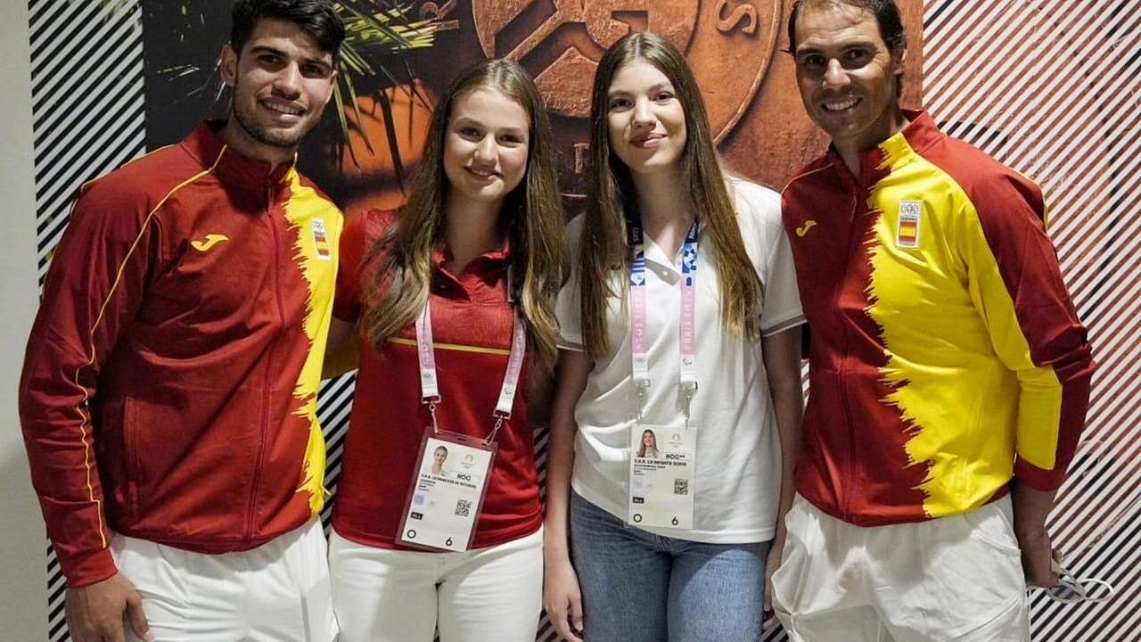 Adiós, protocolo: así ha sido el encuentro de la Princesa Leonor y la infanta Sofía con Rafa Nadal y Carlos Alcaraz