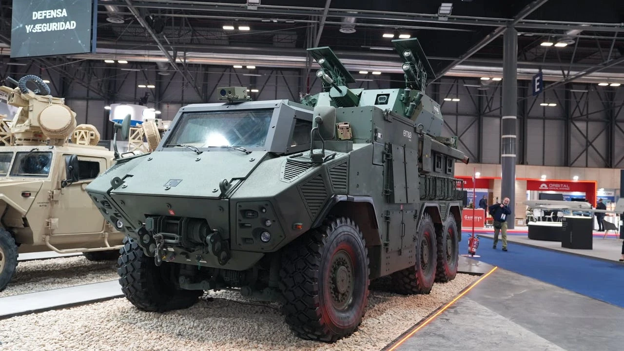 Escribano presenta el blindado 6x6 FEROX: tecnología militar española para revolucionar la defensa europea