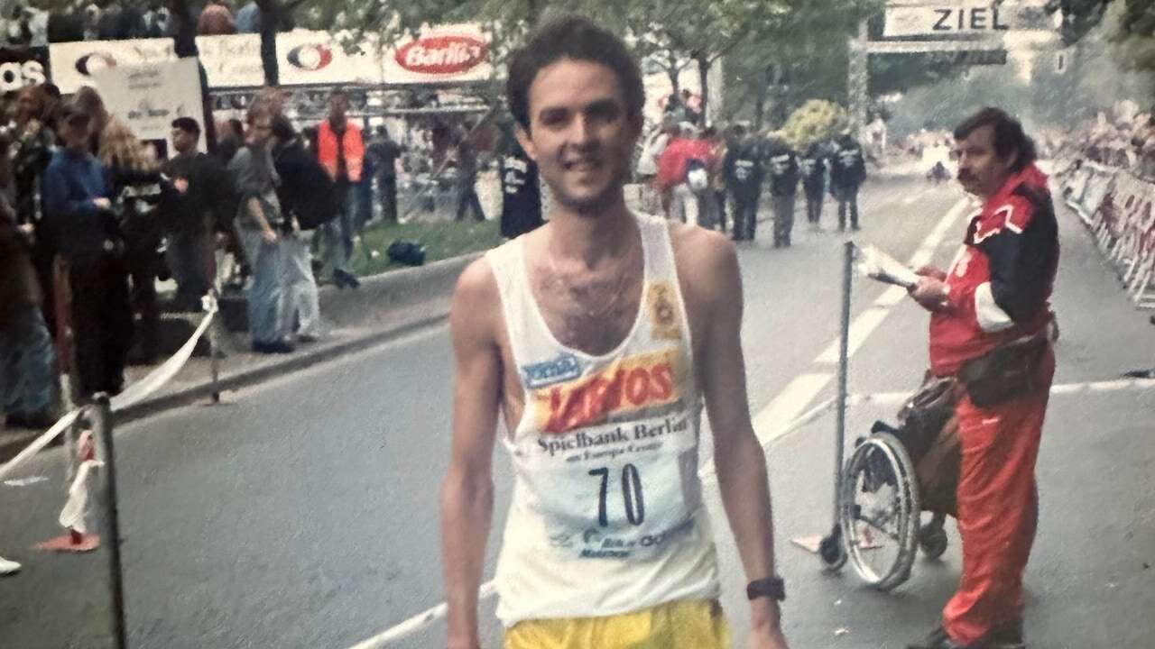 Antonio Serrano, 30 años después de ser el primer español que baja de 2h10 en maratón: “Corrí sólo con agua”