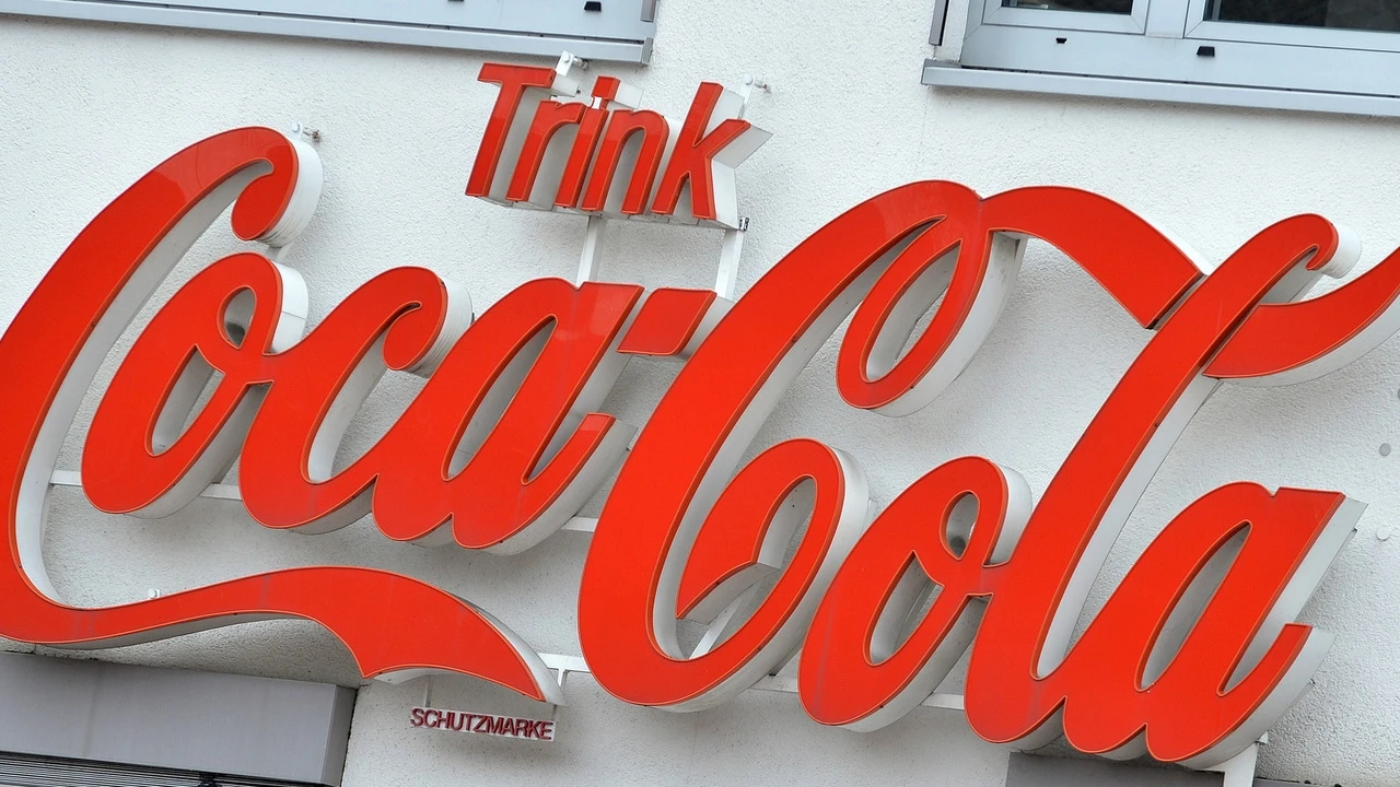 De cada euro que usted gasta en una Coca-Cola, 76 céntimos revierten en la economía española