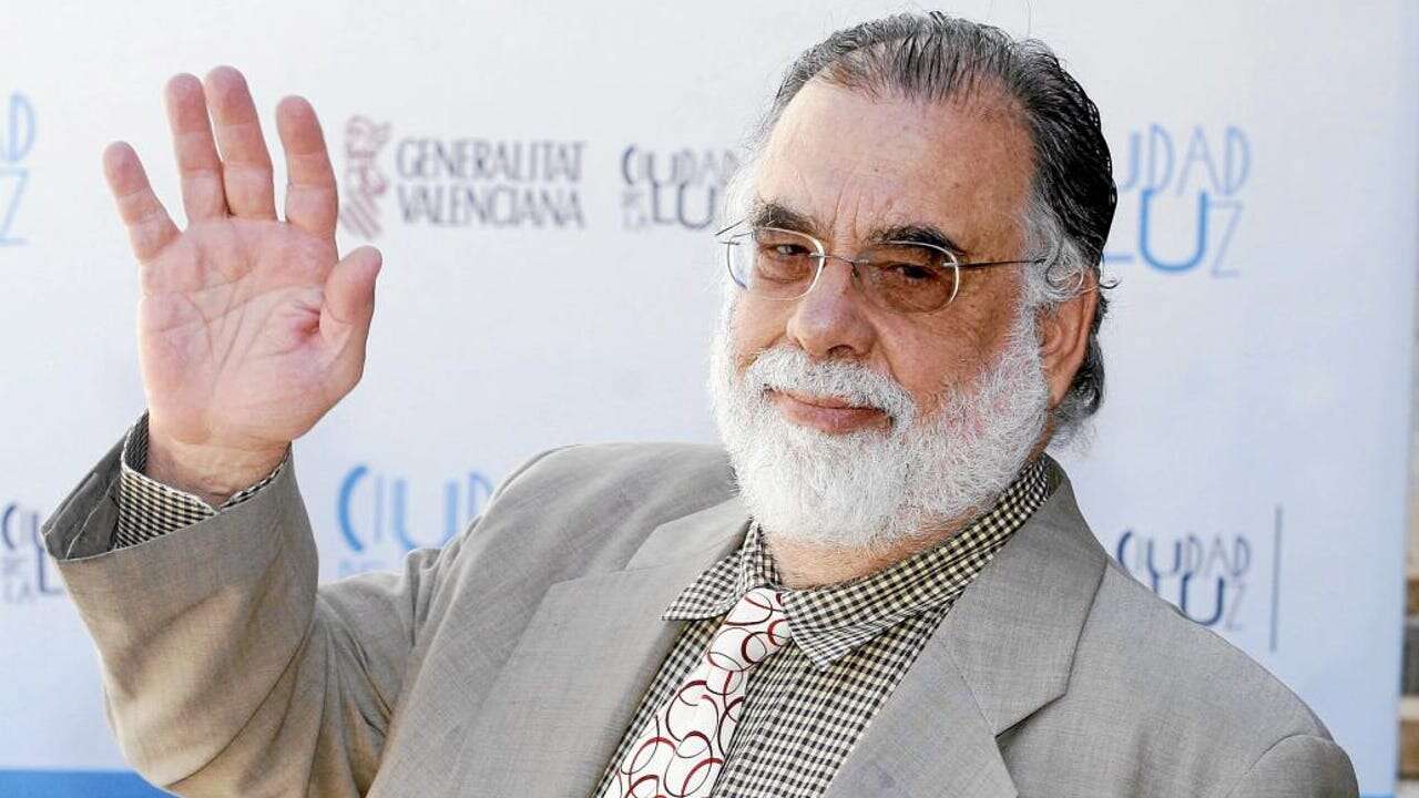 Salen a la luz vídeos de Francis Ford Coppola abrazando y besando a extras de 